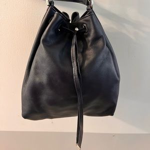 Tory Burch Navy leather bucket bag (medium size)